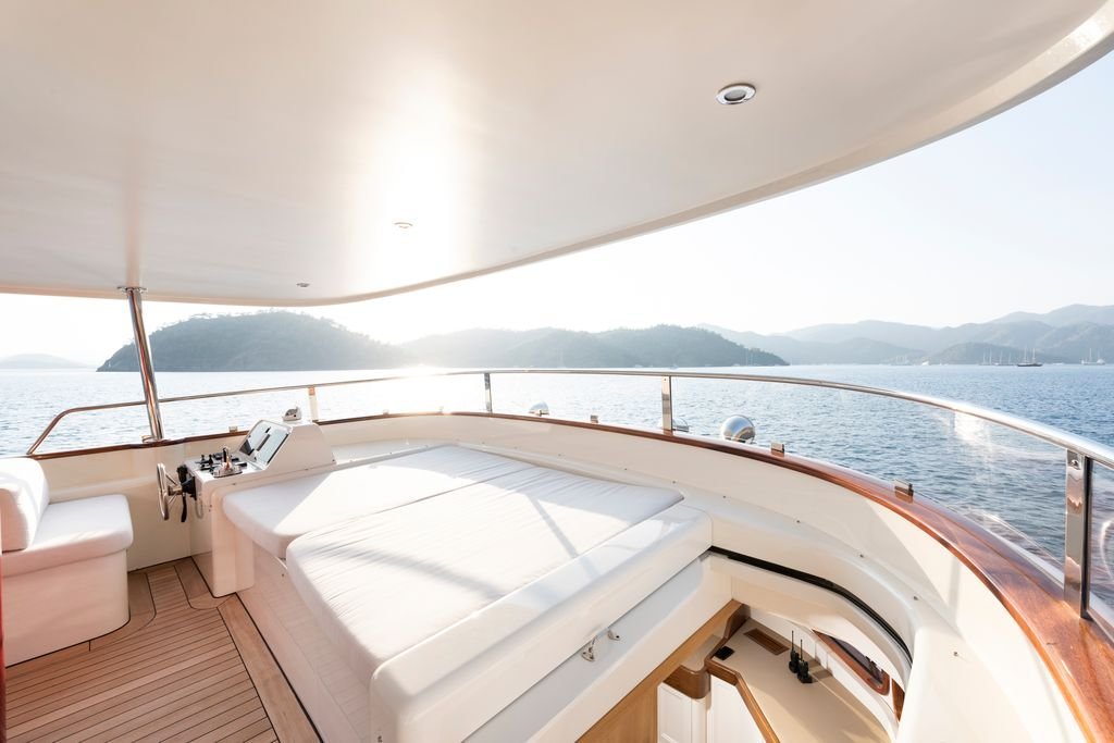 24m explorer motor yacht charter Bodrum – flybridge sunpad