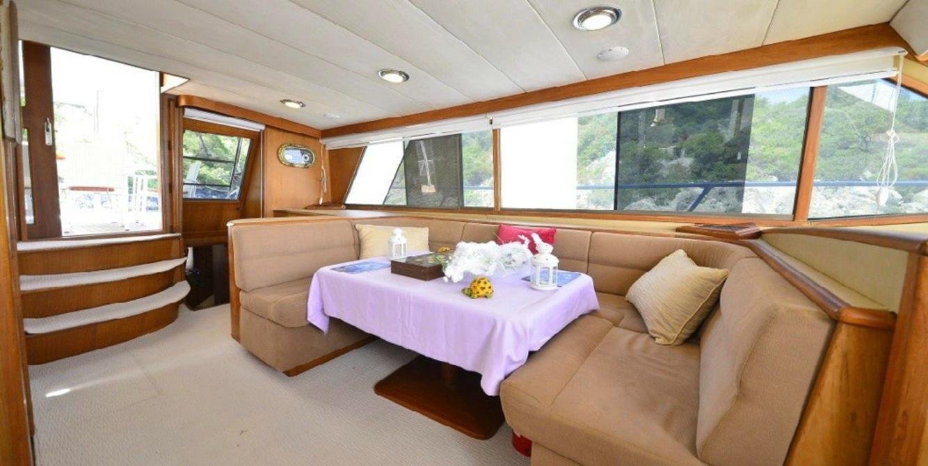 Full-beam saloon of a luxury yacht charter in Fethiye