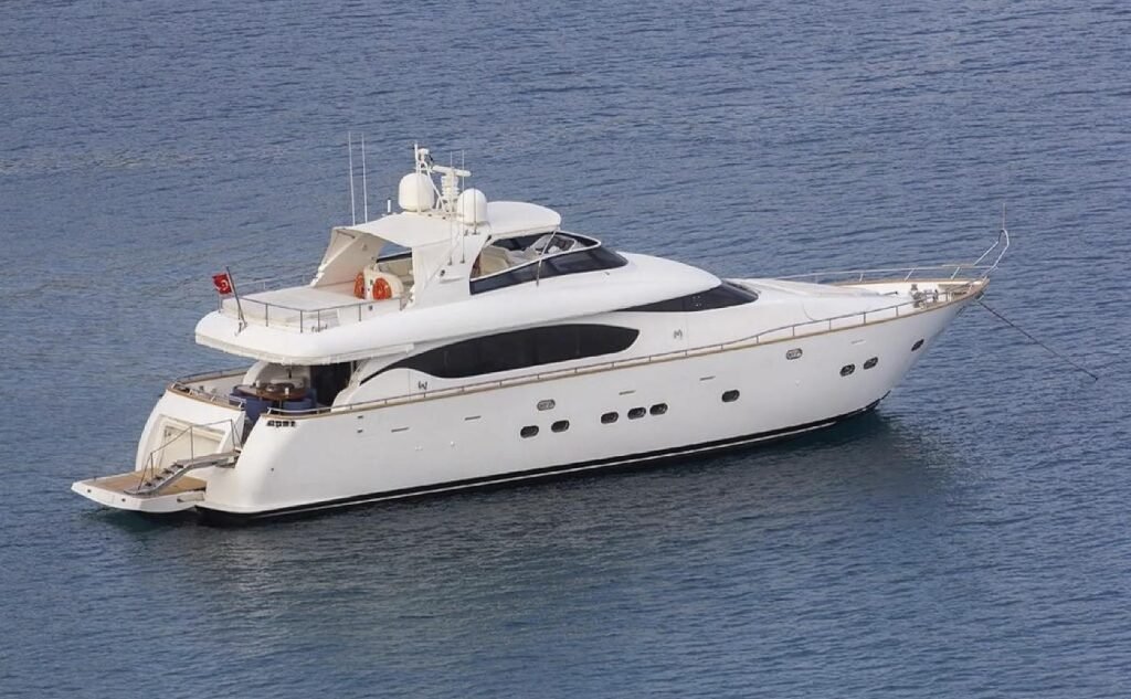Bodrum Marina'dan kiralanan Maiora 24'ün havadan omuzluk görünümü