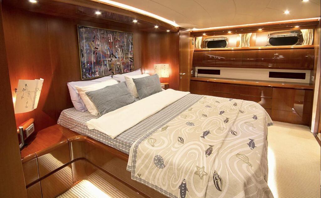 Türkiye, Bodrum'daki 24m Maiora'da panoramik ahşap işçilikli VIP kabin