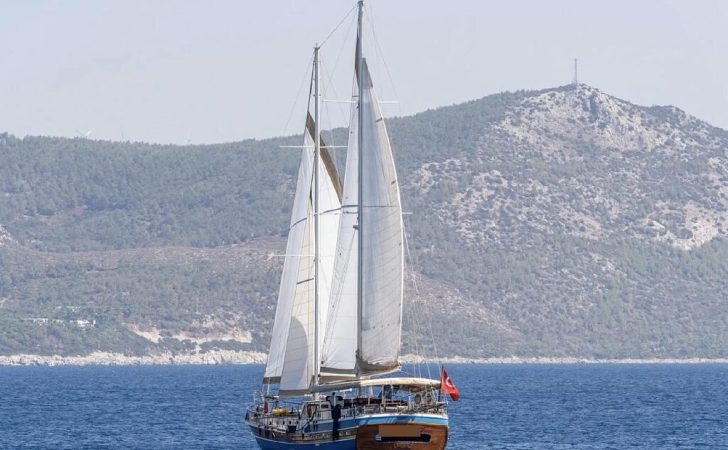 Gökova Körfezi'nde yelkendeki Bodrum modern kiralık gulet