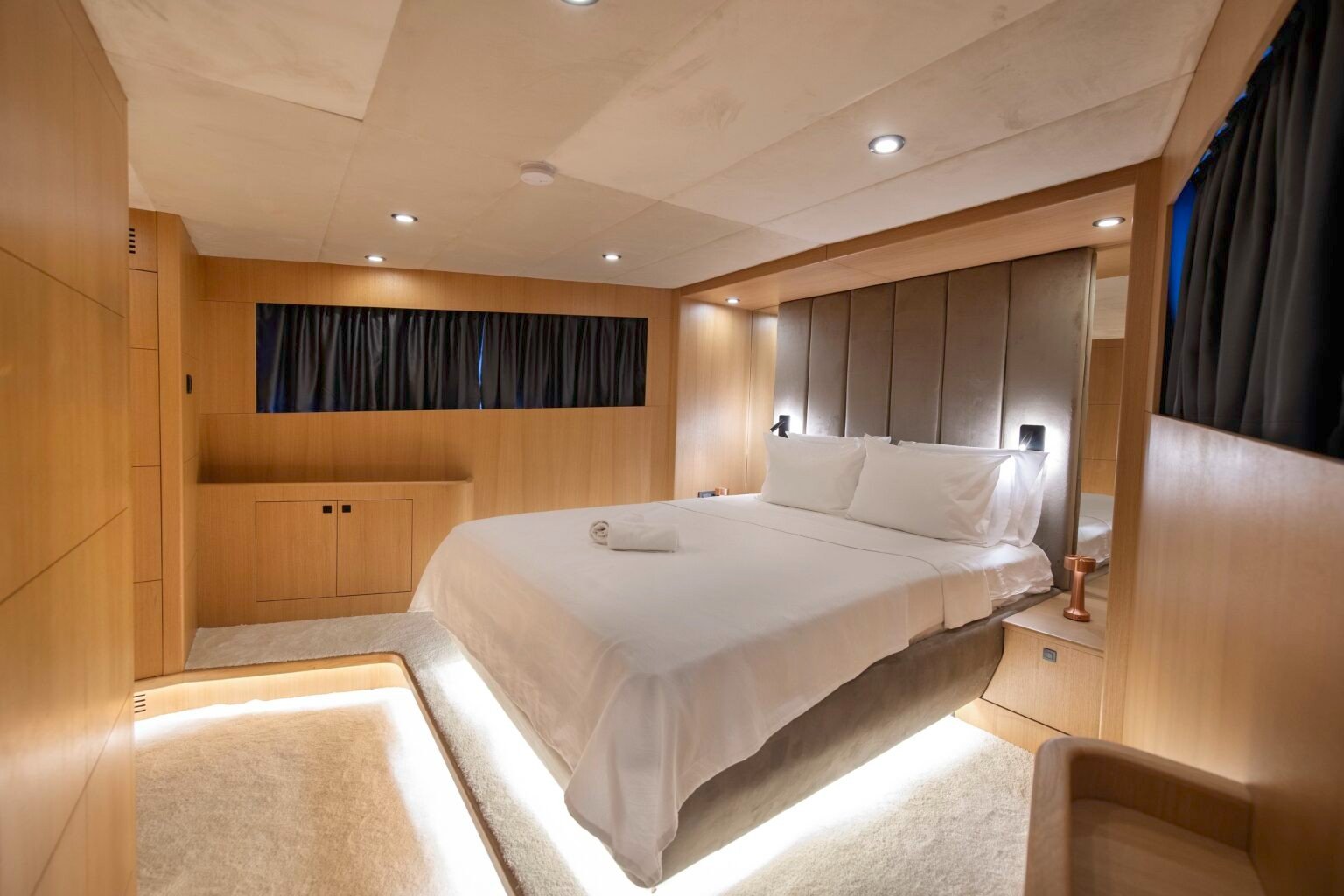 Motor yacht charter Bodrum BE2403 master cabin