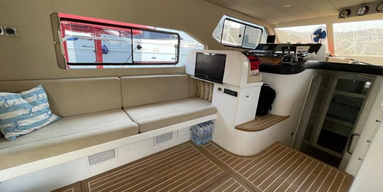 motor yacht charter Marmaris main saloon