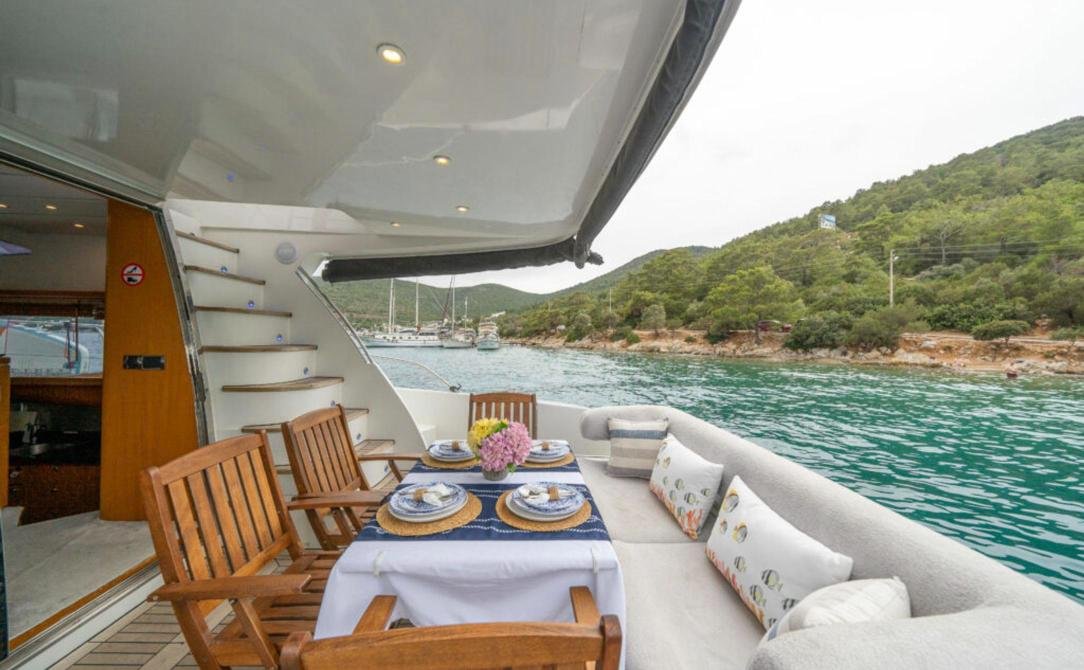 Numarine 55 charter Bodrum aft deck dining