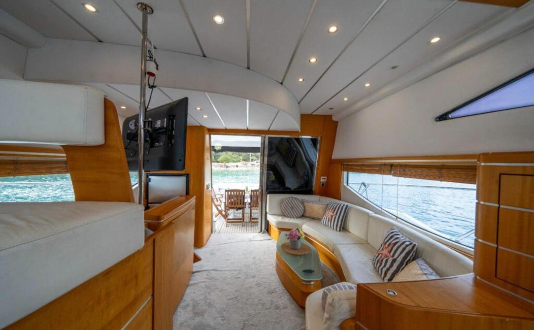 Numarine 55 charter Bodrum saloon