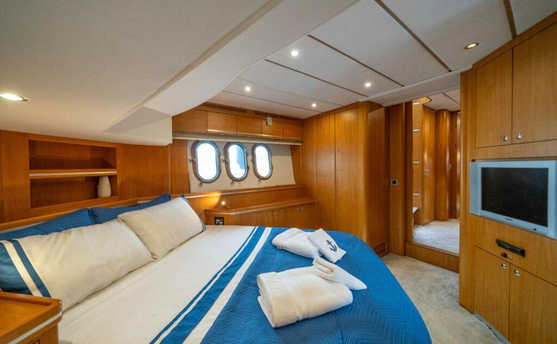 Numarine 55 charter Bodrum master cabin