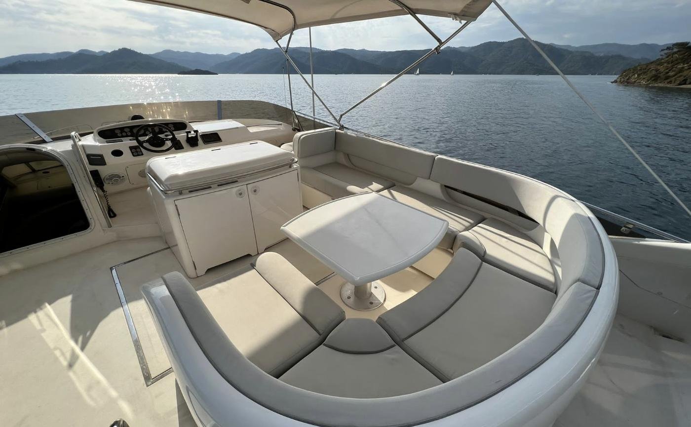 Princess 60 charter Göcek — flybridge helm and seating