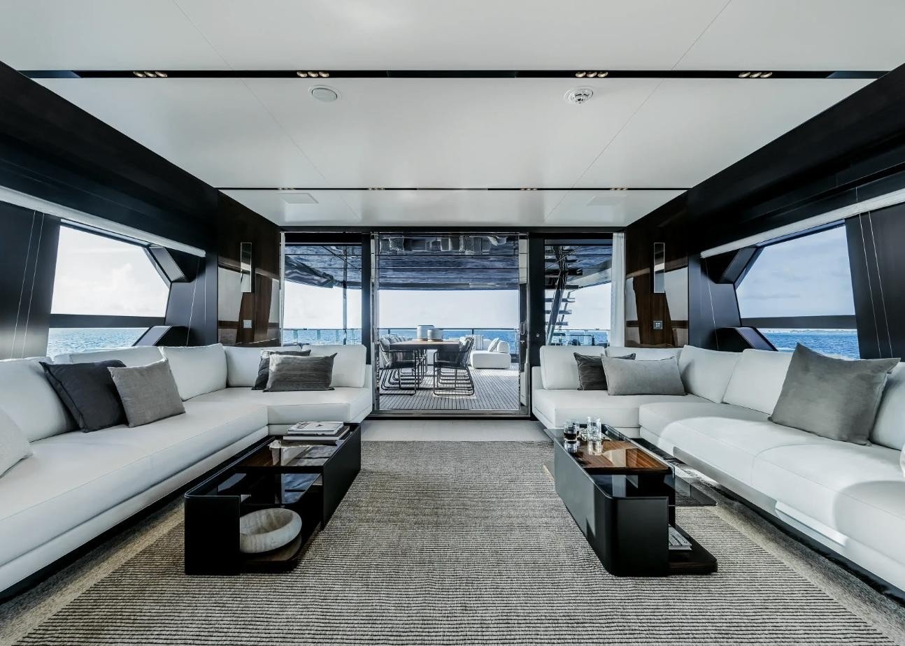 Panoramik camlı ana salon