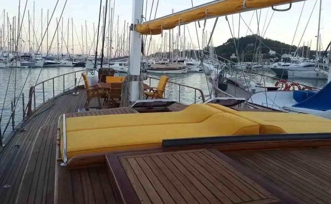Romantic gulet charter Bodrum - foredeck sunpads and varnished teak decking