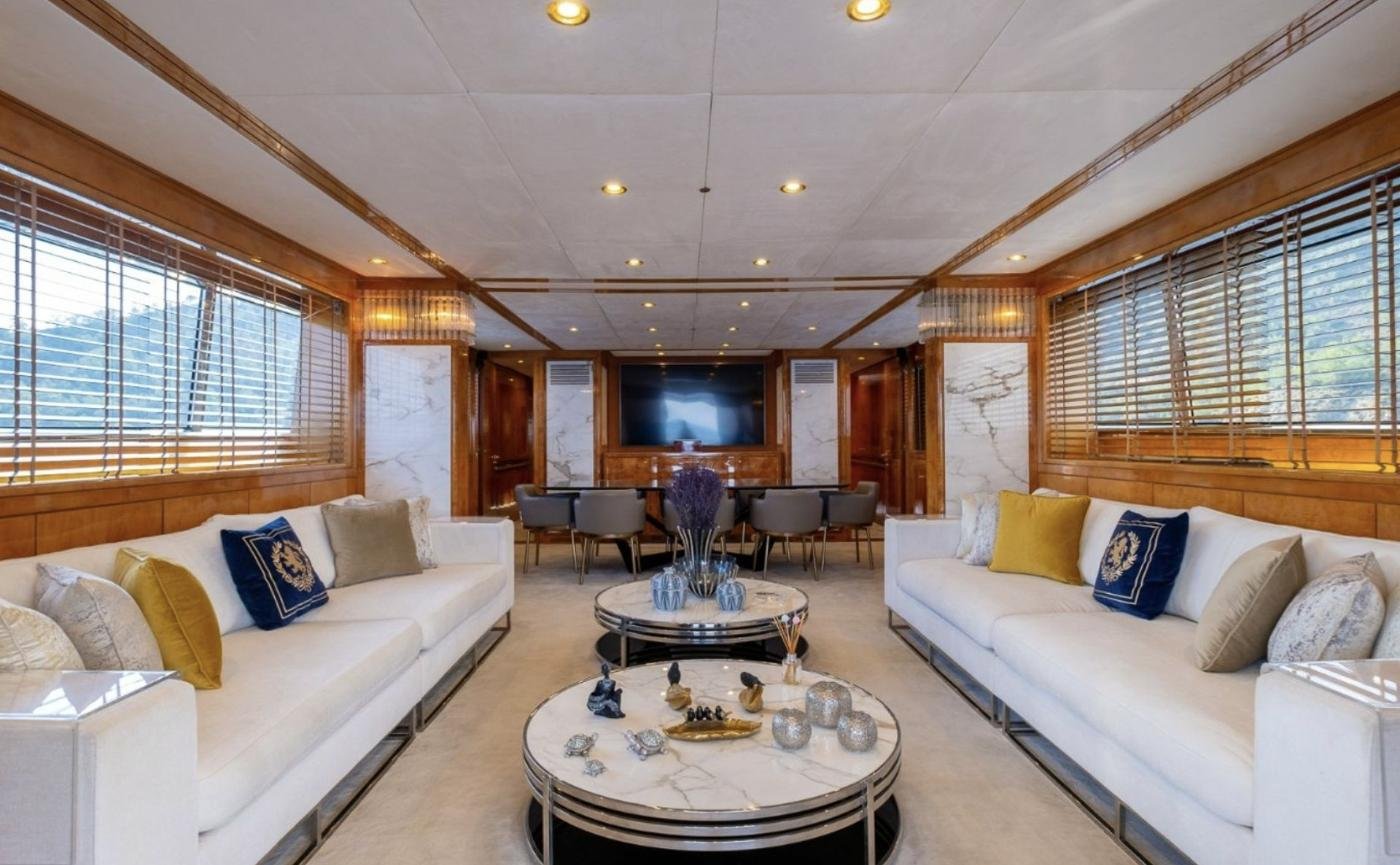 Sanlorenzo 118 charter Göcek — main salon