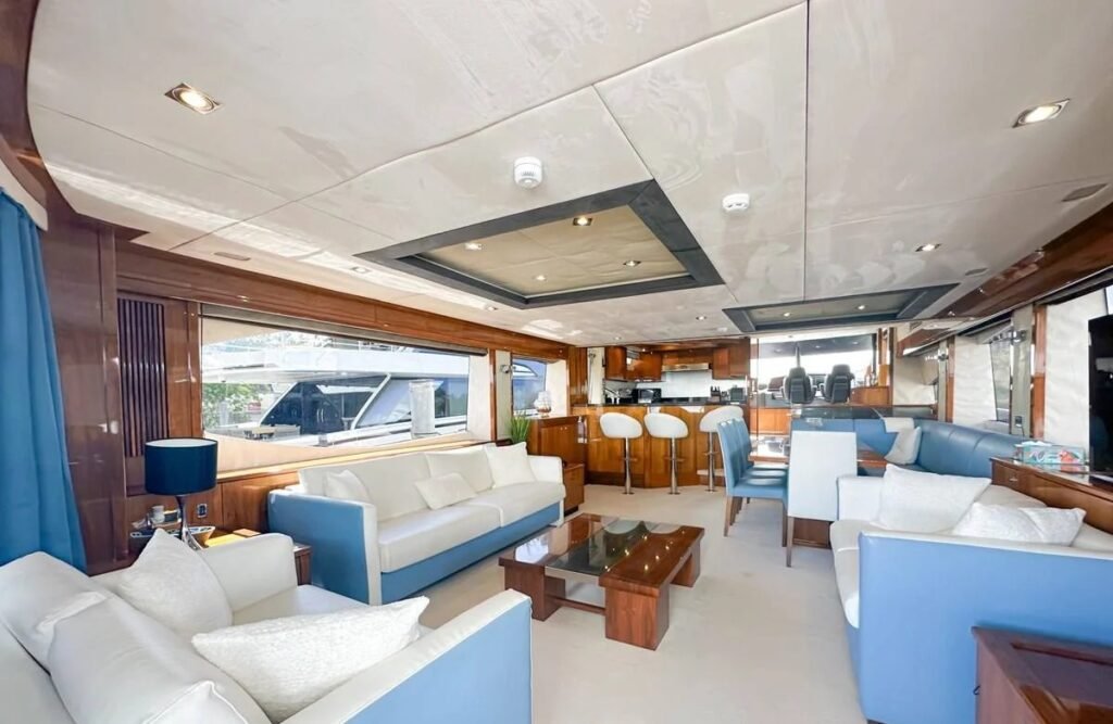 Sunseeker 105 charter Bodrum — main salon