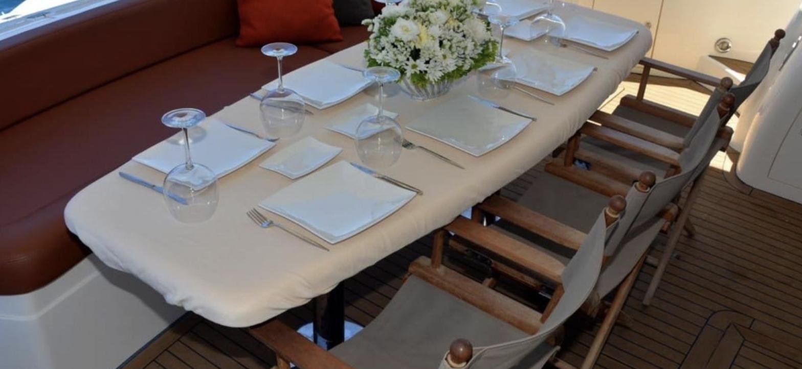 Sunseeker Manhattan 74 charter Gocek AC2404 - aft deck dining