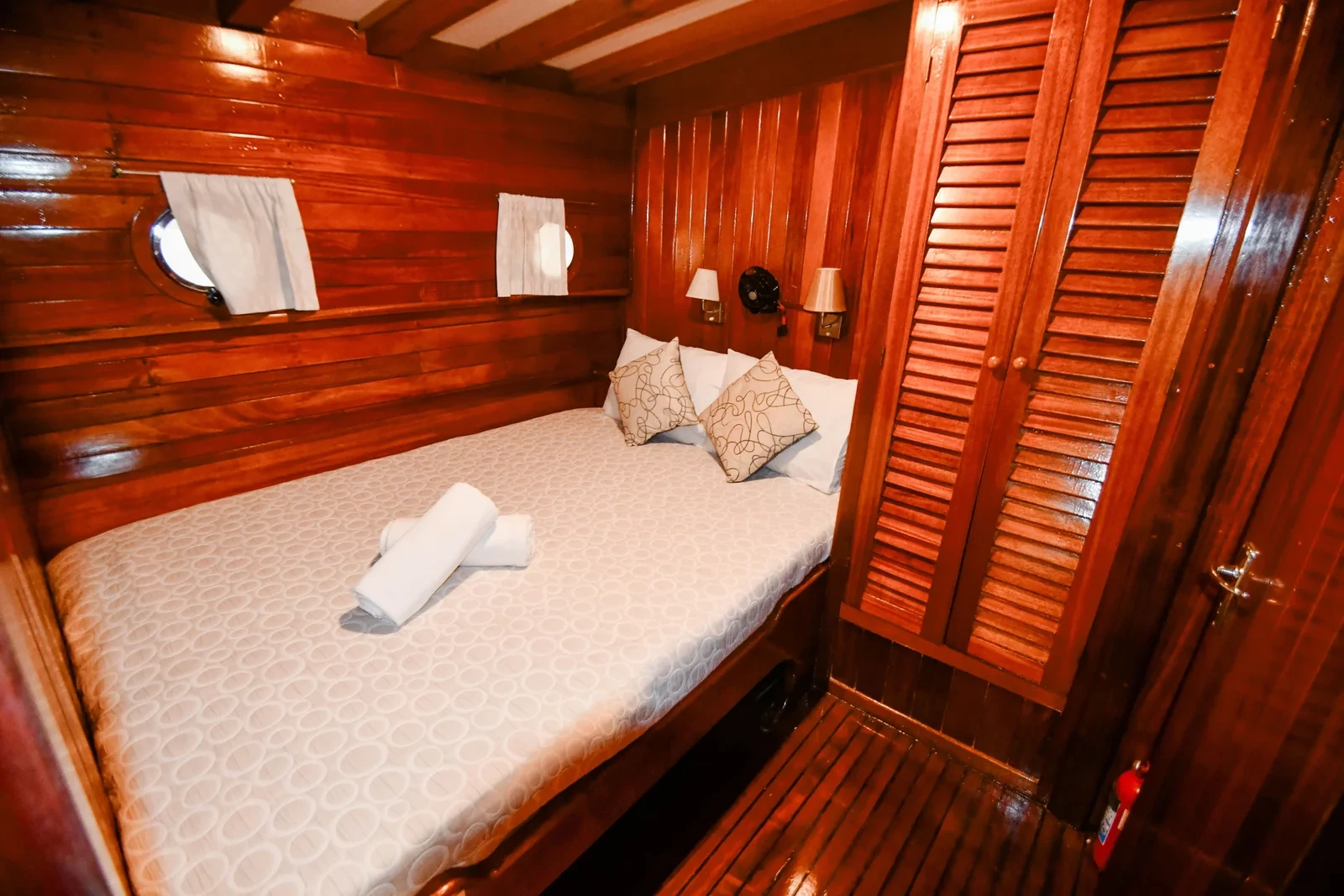 SW3001 30m traditional gulet charter Turkey double cabin with wood paneling