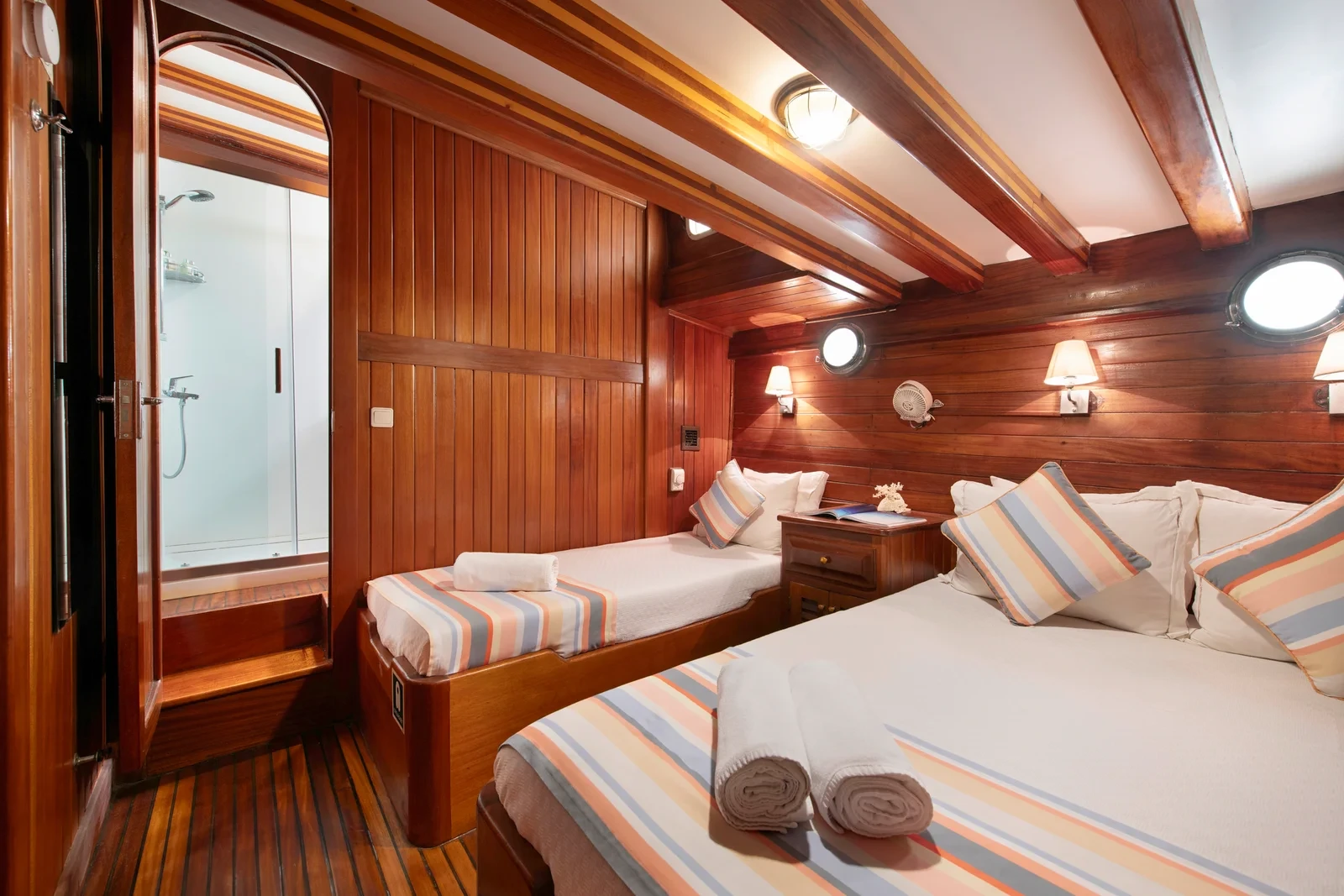 SW3001 30m traditional gulet charter Turkey twin and double cabin with ensuite bathroom view