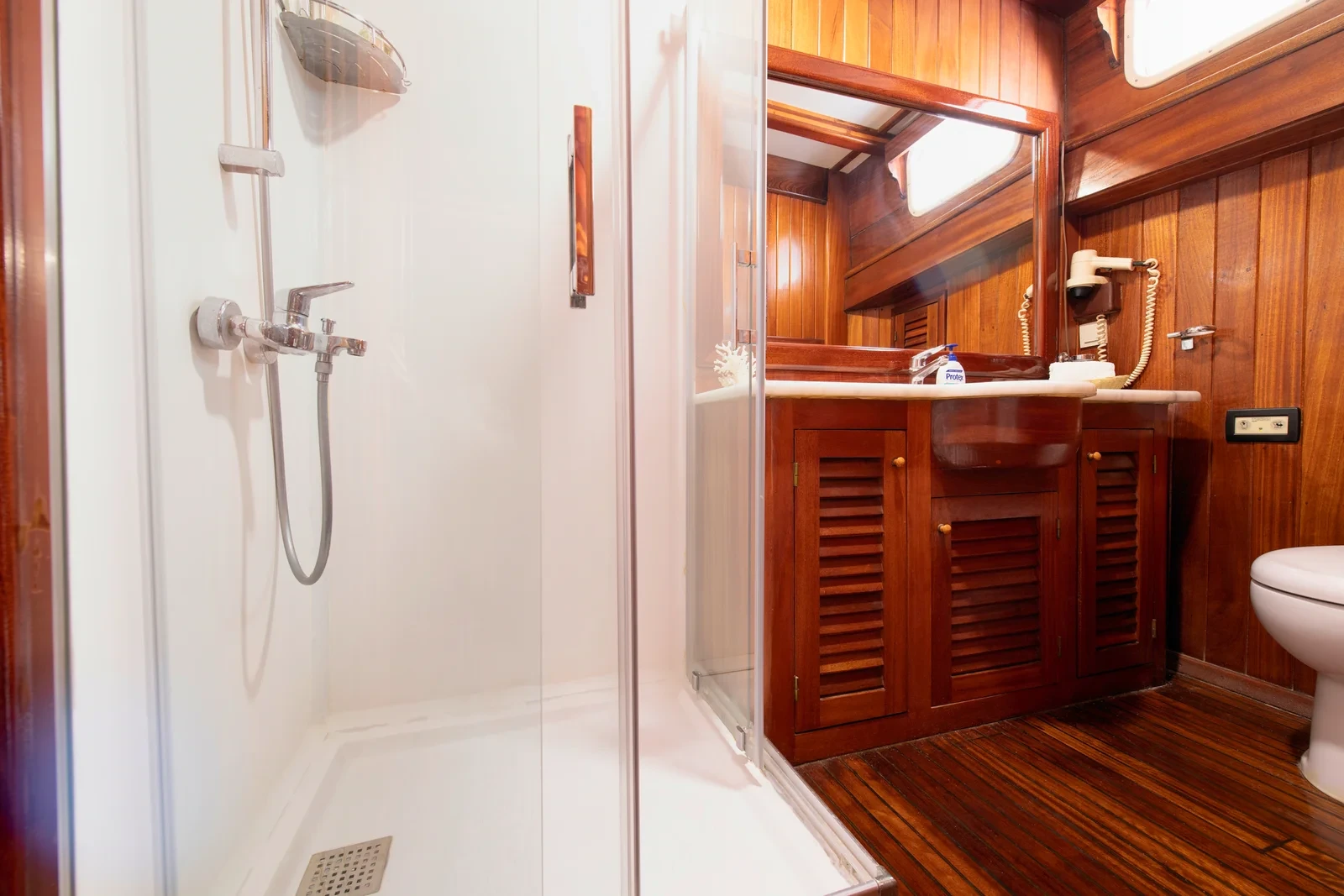 SW3001 30m traditional gulet charter Turkey ensuite bathroom with glass shower