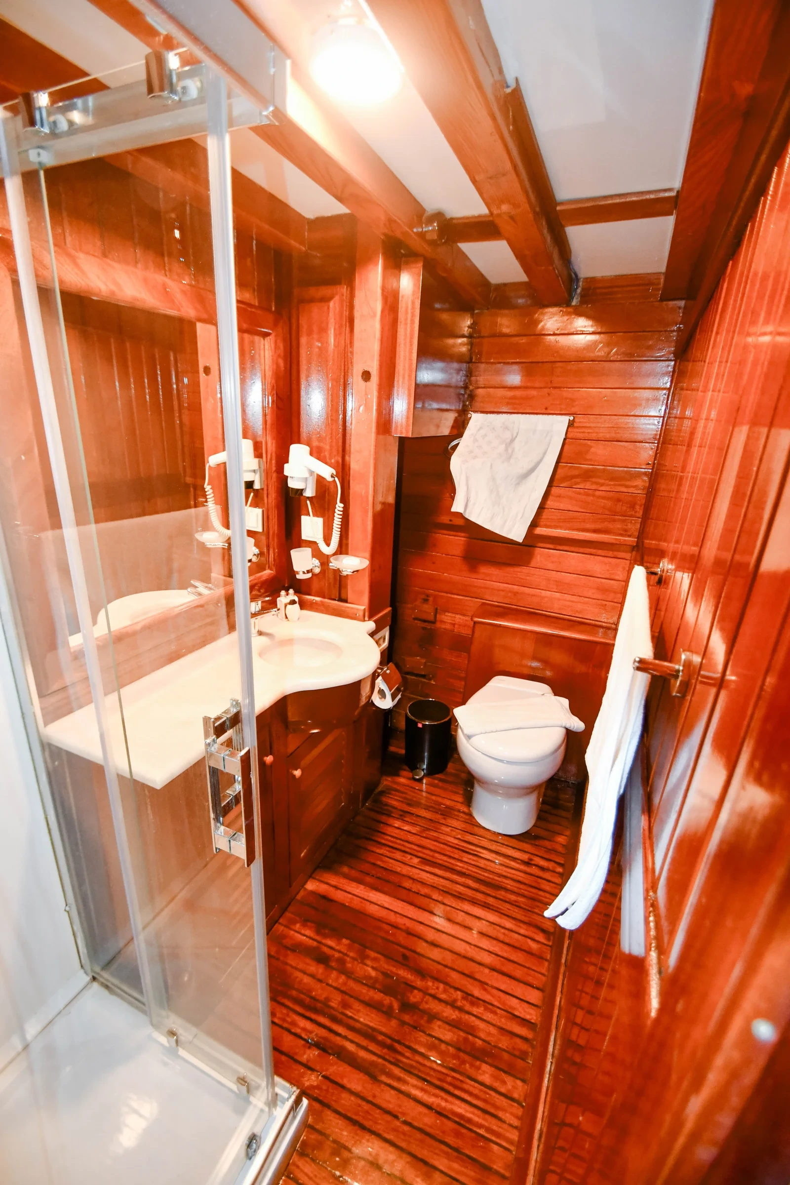 SW3001 30m traditional gulet charter Turkey ensuite bathroom adjoining guest cabin