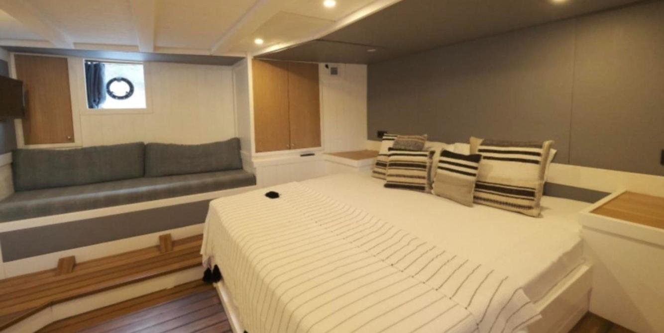 Full-beam master cabin aboard a trawler yacht charter in Fethiye