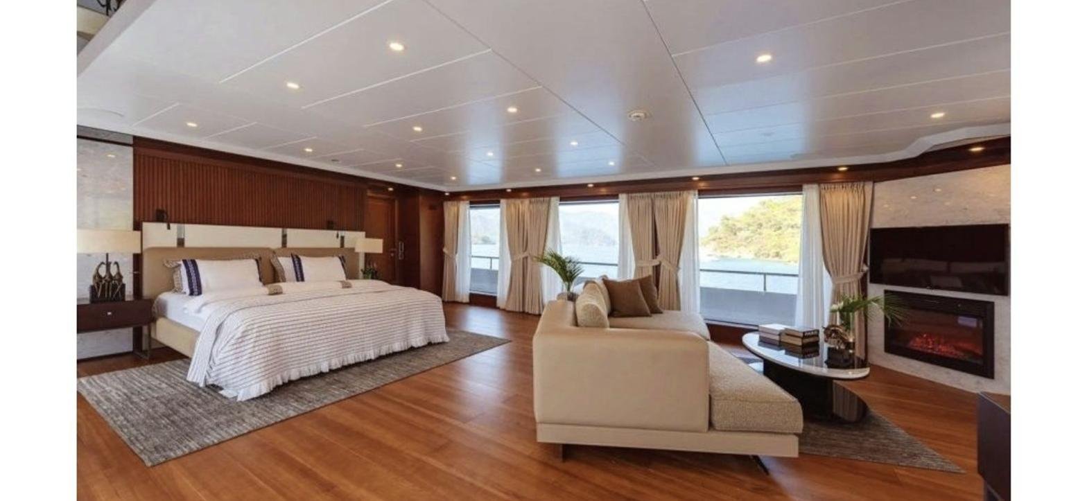 Ürkmezler 43 charter Bodrum — master suite with sea view and fireplace
