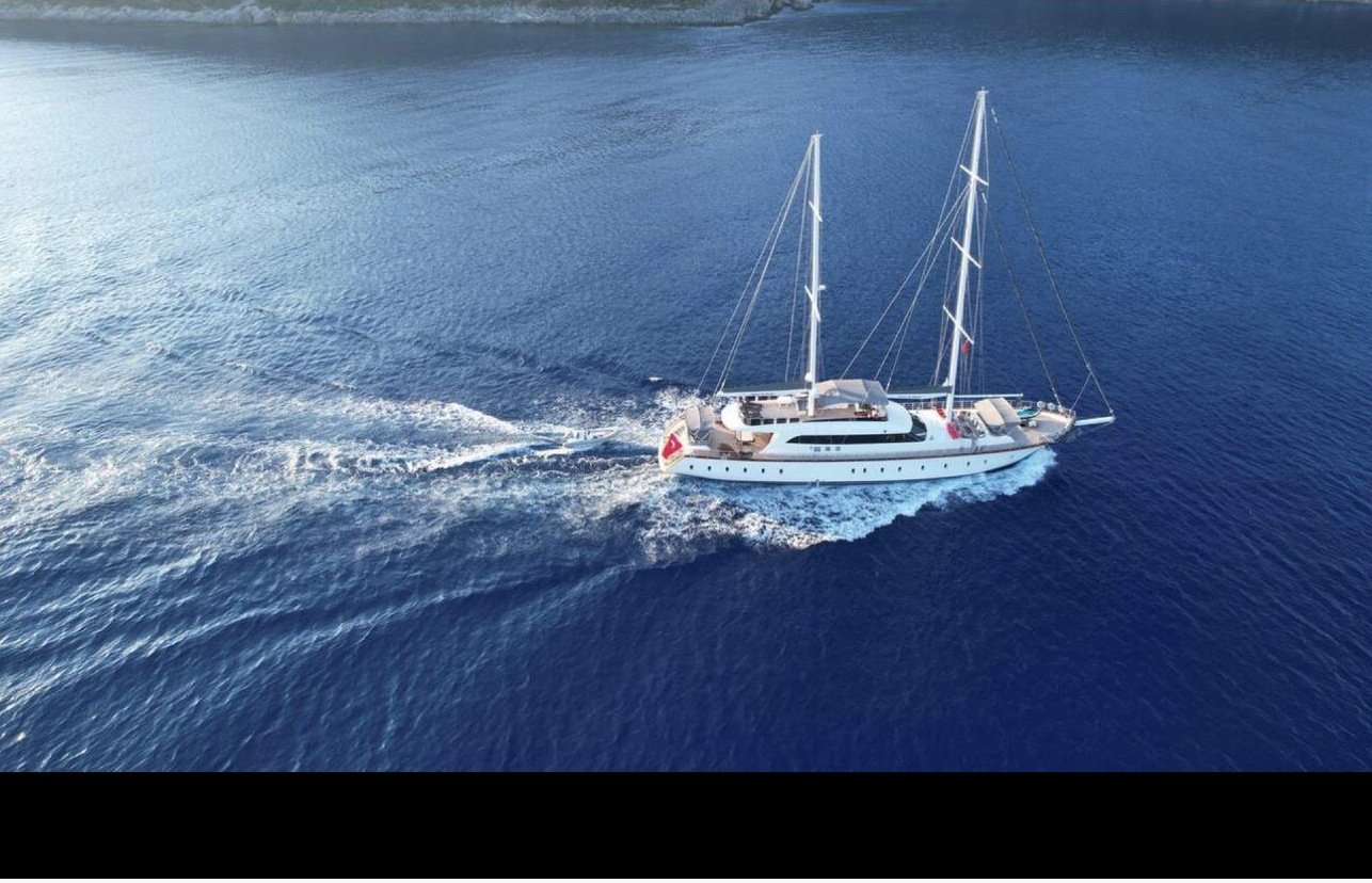 40m gulet kiralama Bodrum - Türk kıyısı açıklarında seyreden iki direkli deluxe gulet