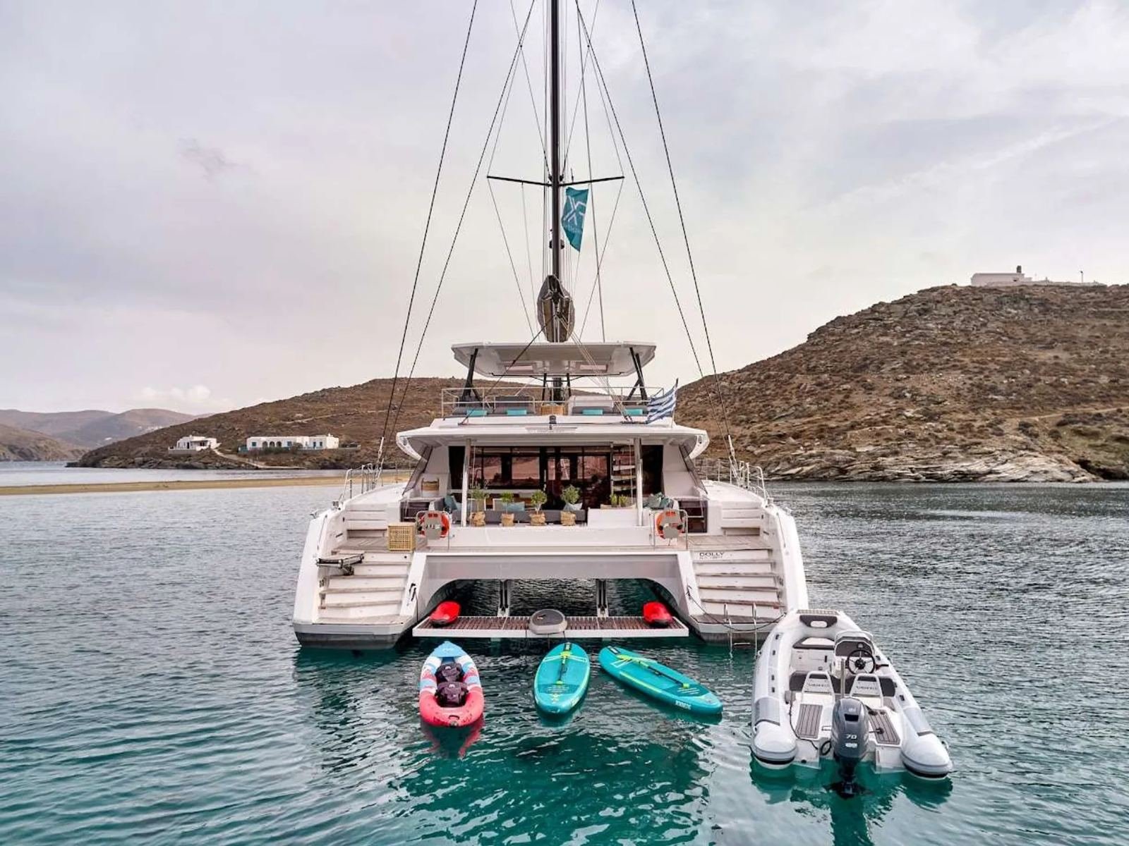 Yunanistan kiralık Alegria 67 katamaranın kıçı ve deniz oyuncakları