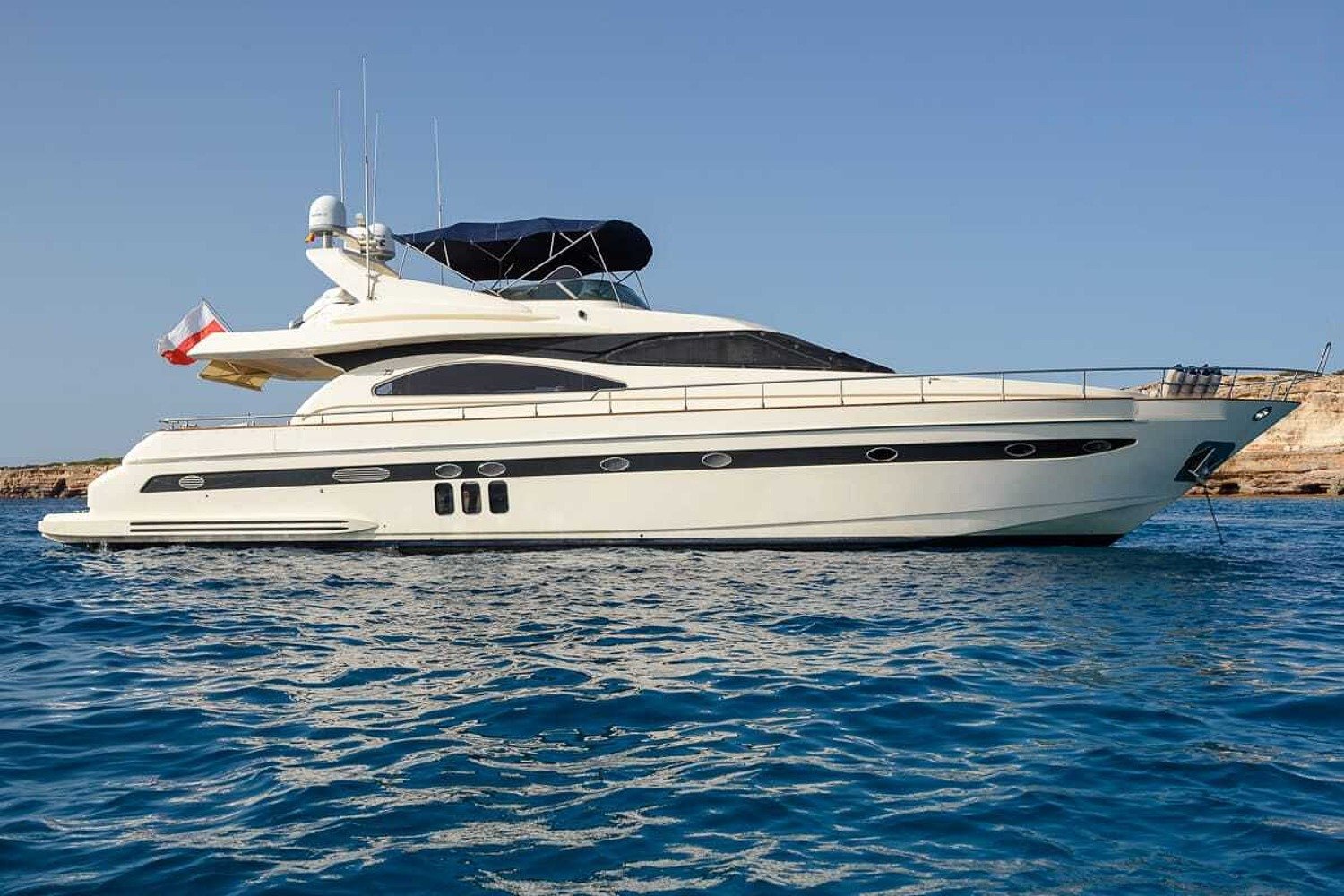 Astondoa 72 Kiralama İbiza – Mürettebatlı Flybridge Motoryat, Balear Adaları | 2001/2023