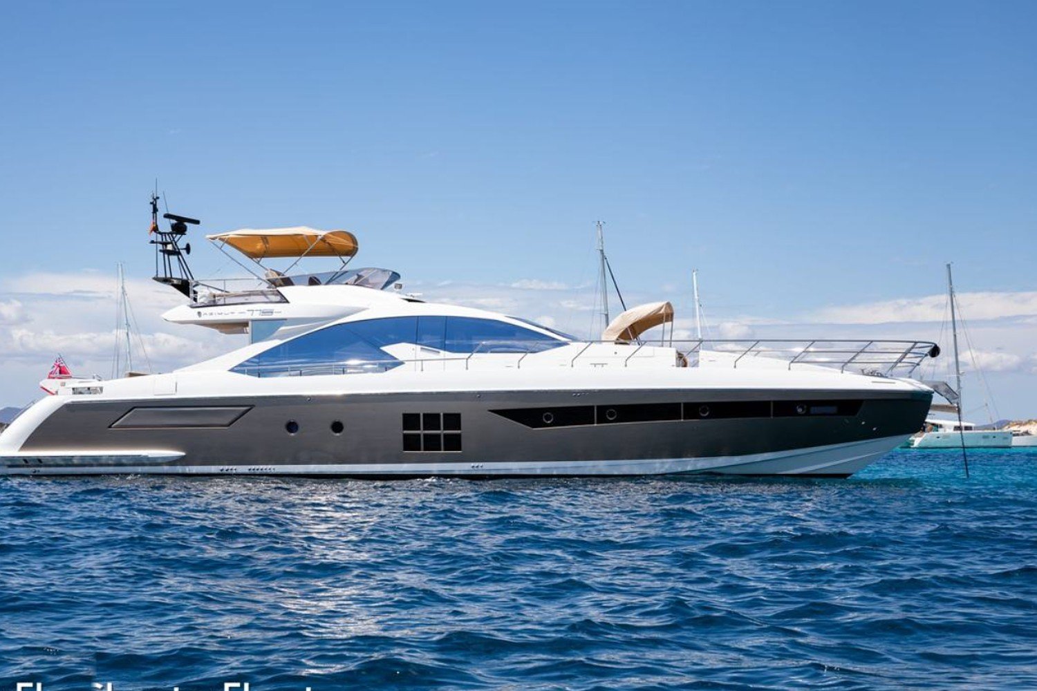 Azimut S7 Kiralama İbiza – Mürettebatlı Spor Flybridge Motoryat | 2018