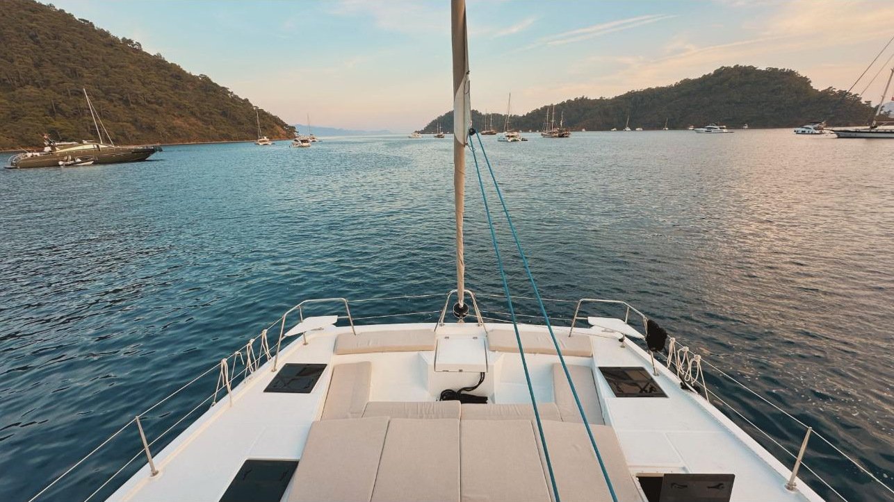 Foredeck sunpads and trampolines on a Bali Catspace
