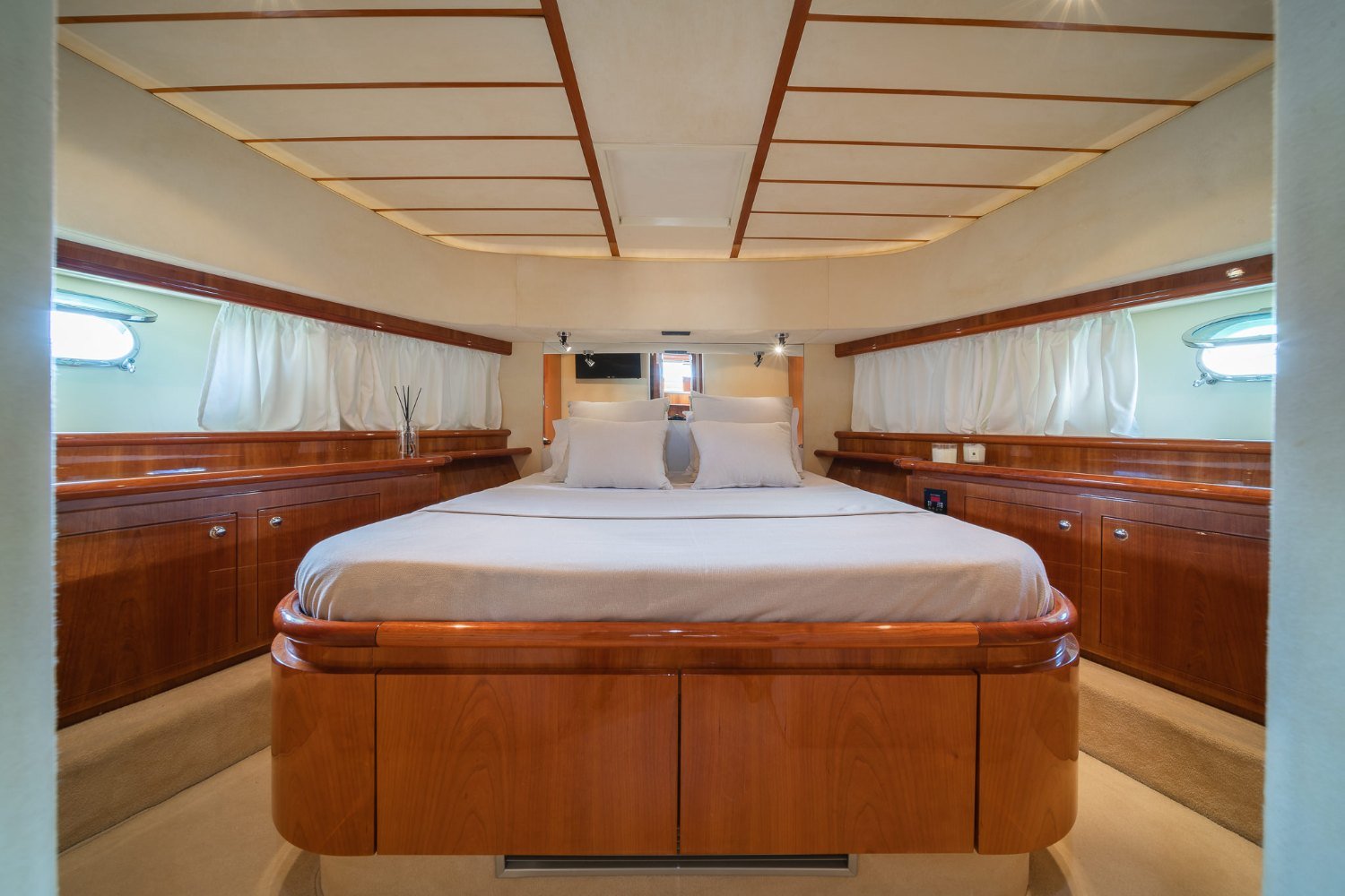 Ferretti 68 motor yacht charter Mykonos master cabin
