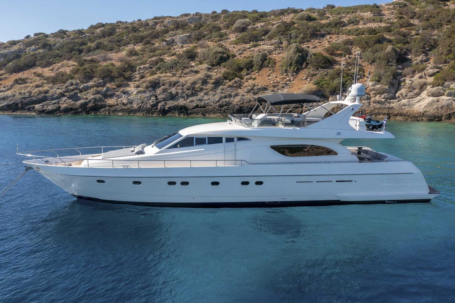 Ferretti 72 Motoryat Kiralama Atina | 4 Kabinli Mürettebatlı Flybridge Yat
