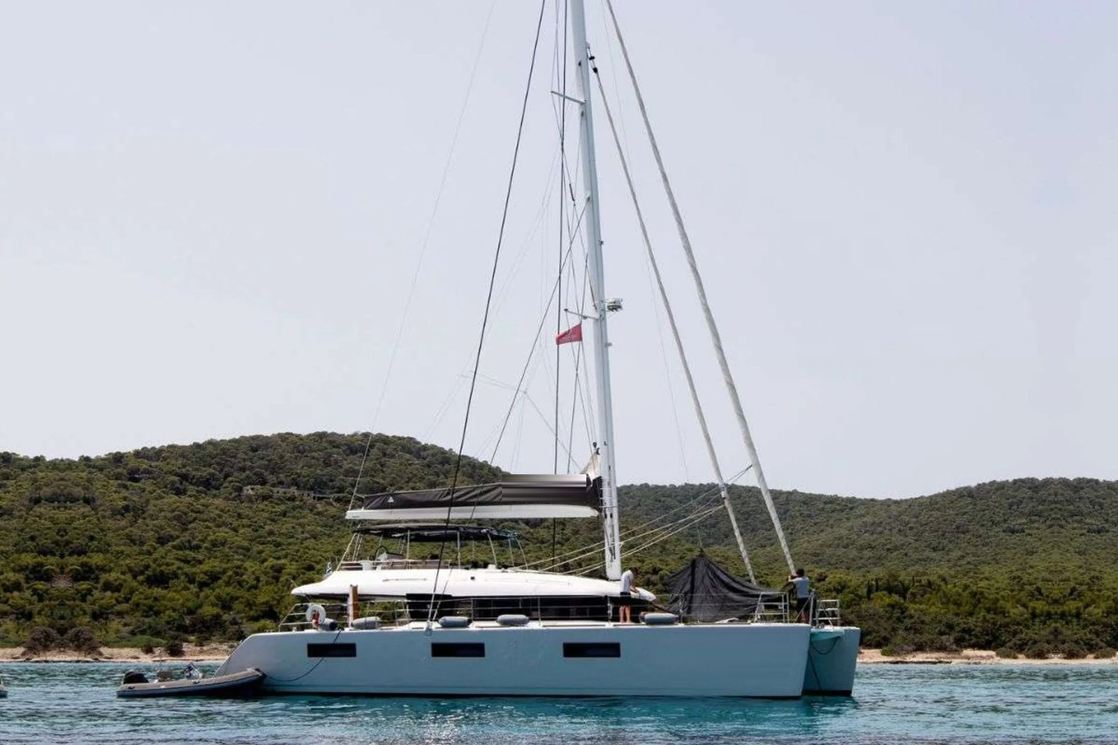 Lagoon 620 Katamaran Kiralama Yunanistan | 5 Kabinli Mürettebatlı Flybridge Katamaran