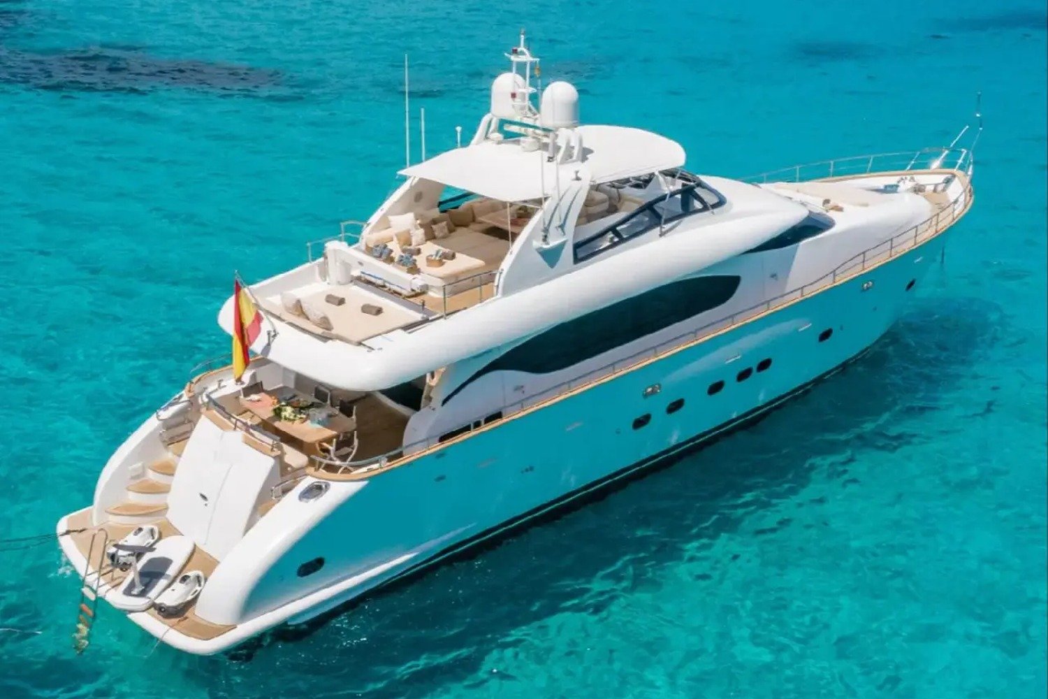 Maiora 24S Kiralama İbiza – Mürettebatlı Flybridge Motoryat, Balear Adaları | 2007/2024