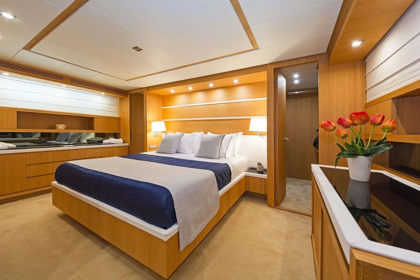 Master cabin aboard the Sanlorenzo 82 charter Athens motor yacht