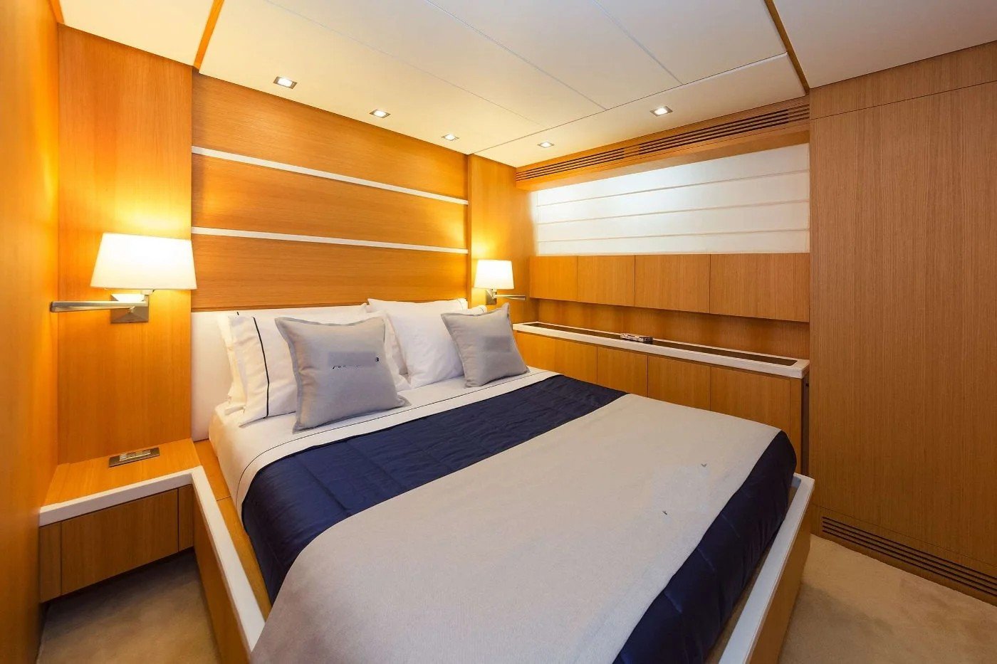 Double guest cabin on the Sanlorenzo 82 charter Athens