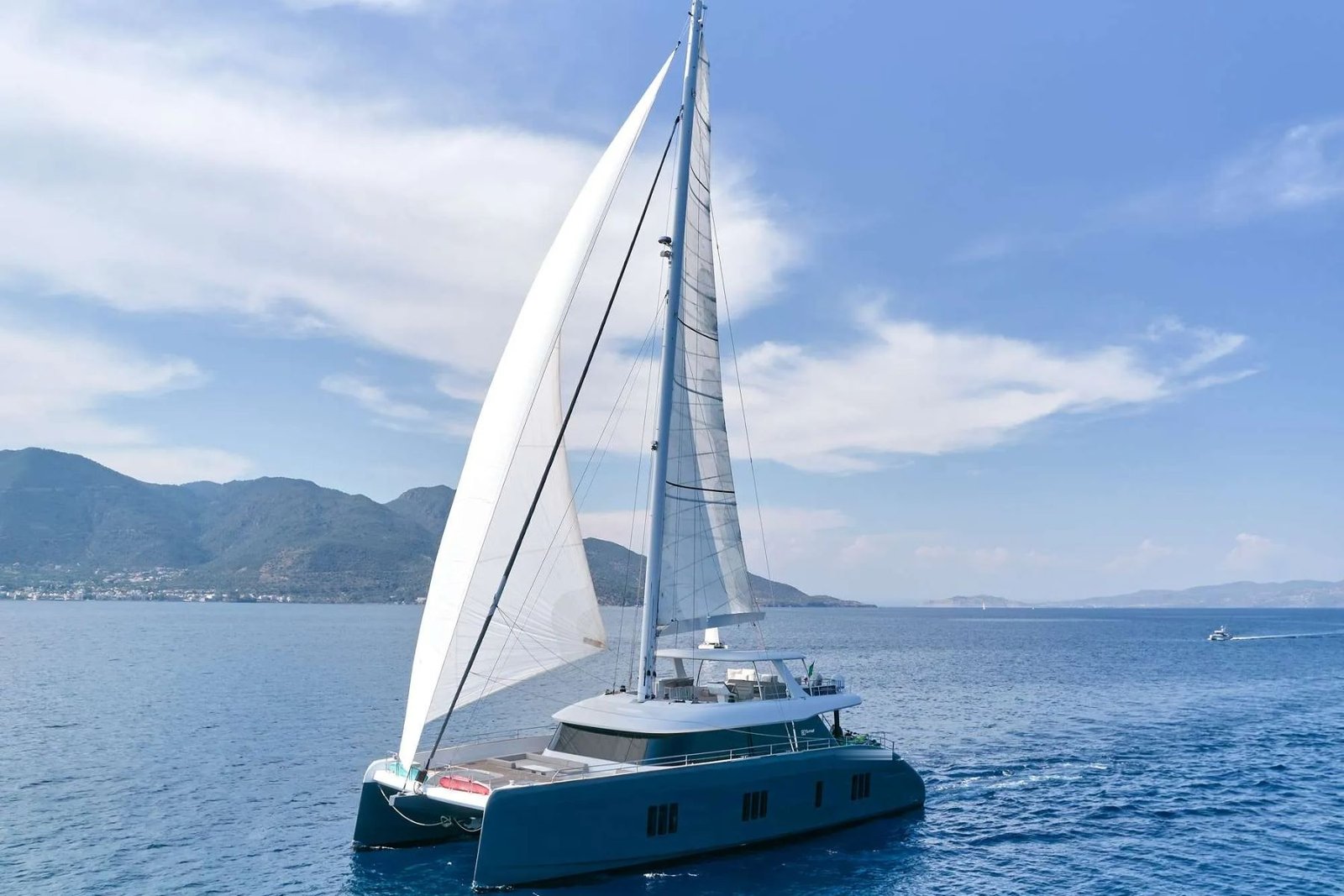 Sunreef 80 Katamaran Kiralama Atina | 5 Kabinli Mürettebatlı Katamaran, Alimos